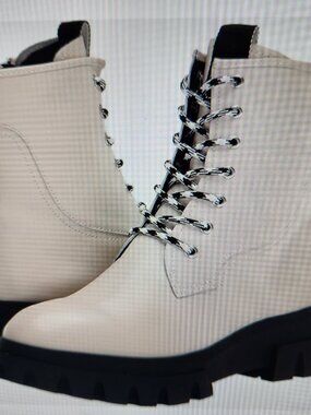 Franco Sarto "Robbie" Putty Leather Lace Up boots. NIB. Size 6